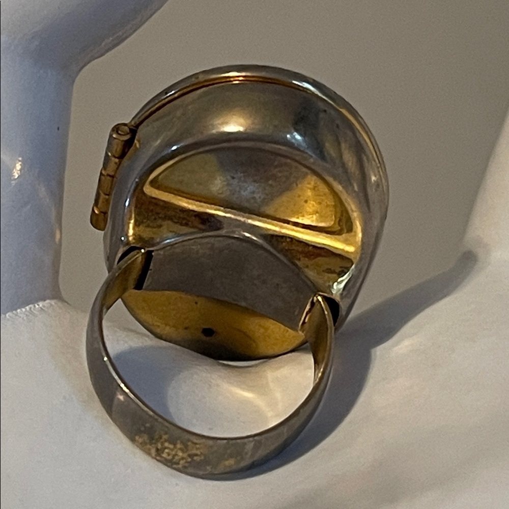 ❗️SOLD❗️1970’s Avon Cameo Locket Ring - Picture 7 of 8